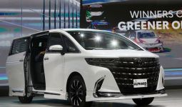 Toyota Meluncurkan Alphard Hybrid di GIIAS 2023, Cek Harganya di Sini - JPNN.com