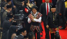 Jokowi: Sudah Nasib Presiden jadi Tameng dan Fotonya Dipasang Bareng Bakal Capres - JPNN.com