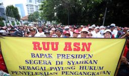 Honorer K2 dan PTT yang Sabar, Revisi UU ASN Pasti Dibahas - JPNN.com