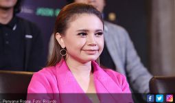 Duh, Mbak Rossa Salah Lirik Lagu Indonesia Raya - JPNN.com