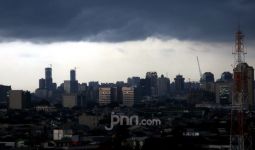 Simak Prakiraan Cuaca Hari Ini, Warga Jakarta Diminta Waspada - JPNN.com