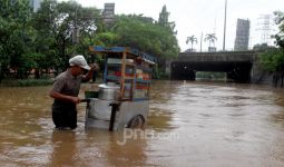 Jakarta Banjir Lagi, #4niesTenggelamkanDKI Masuk Trending Topic - JPNN.com