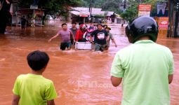 Duh, Korban Banjir di Jakarta Barat Kekurangan Air Bersih - JPNN.com
