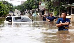 Waduh, Ratusan Rumah di Jakarta Timur Terendam Banjir 1,5 Meter - JPNN.com