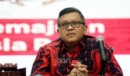 Analisis Hasto soal Kesediaan Jokowi Masuk Vaksinasi Covid-19 Gelombang Pertama - JPNN.com