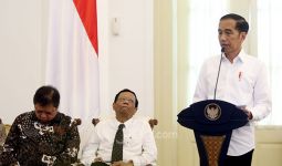 Tak Ada di Istana saat Demo UU Cipta Kerja, Jokowi Kena Sindir Buruh - JPNN.com