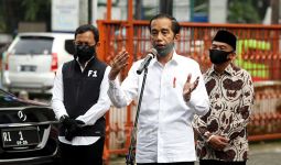 Jokowi Lambaikan Tangan di Tengah Kerumunan, Kubu Habib Rizieq Merespons Begini - JPNN.com