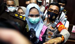 Terjerat Kasus Djoko Tjandra, Pinangki yang Dulu Bergaya Sosialita Kini Sering Tampil Berjilbab Syar'i di Sidang - JPNN.com