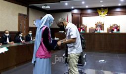 Pinangki Masih Diborgol saat Masuk Ruang Sidang, Majelis Hakim Tegur JPU - JPNN.com