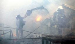 Detik-Detik Iban dan Jumiati Selamat dari Kobaran Api yang Menghanguskan Rumah Mereka - JPNN.com