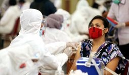 Vaksinasi Covid-19 di Indonesia Tembus 1,3 Juta Dosis Dalam Sehari - JPNN.com