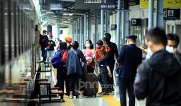 Hari Kedua Lebaran, Stasiun Gambir dan Pasar Senen Masih Dipadati Pemudik - JPNN.com