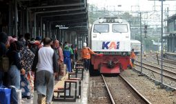 Longsor, Jalur Sukatani-Ciganea Sudah Bisa Dilalui KA dengan Kecepatan Terbatas - JPNN.com