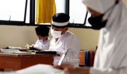 Kangen Gurunya, Orang Tua Siswa Datangi Sekolah Minta PTM - JPNN.com