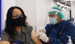 Ida Fauziyah Sebut Daerah Konsentrasi Industri Padat Karya Perlu Tambahan Vaksin - JPNN.com