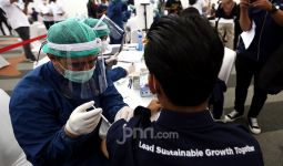 Buntut Rencana Pabrik Vaksin dari China, Legislator Kecam Luhut Binsar - JPNN.com