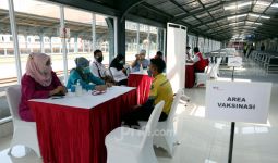 77,5 Juta Vaksin Datang Bulan Ini, Menko Airlangga: Pemerintah Jadwalkan Distribusinya ke Luar Jawa-Bali - JPNN.com