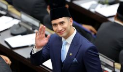 Verrell Bramasta Dikritik Gegara Buka HP Saat Sidang, Venna Melinda Beri Respons Begini - JPNN.com