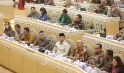 Ini Kesimpulan Raker Komisi II & Menteri Nusron Wahid soal SHGB-SHM di Area Pagar Laut - JPNN.com