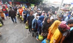 Bahlil Bilang Masyarakat Harus Sabar saat Mengantre Beli LPG 3 Kilogram - JPNN.com