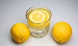 3 Manfaat Rutin Minum Air Lemon Campur Serai, Bantu Anda Mudah Tidur Nyenyak - JPNN.com