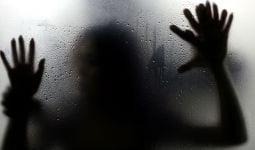 Ketahuan Memerkosa Karyawan, Bos Warteg Ingin Bunuh Diri, Mencekam - JPNN.com
