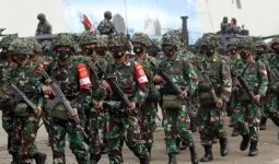 Gagah Berani, 2 Prajurit TNI Melawan 9 Begal di Jalanan, Braak! Akhirnya... - JPNN.com