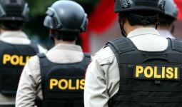 Polisi Mendobrak Pintu Rumah Warga, Dago Elos Bandung Mencekam, Seorang Bocah Terluka - JPNN.com