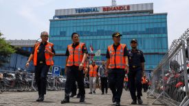 Wamenkeu Thomas Djiwandono Tinjau Langsung Proses Layanan di Bea Cukai Tanjung Priok