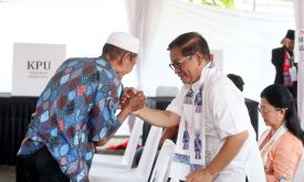 Pramono Anung dan Keluarga Mencoblos di TPS 046 Cipete - JPNN.com