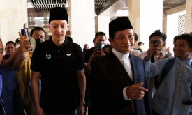 Mesut Ozil dan Imam Besar Istiqlal Nasaruddin Umar - JPNN.com