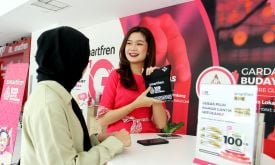 Direksi Smartfren Beri Kejutan pada Pelanggan di Galeri - JPNN.com