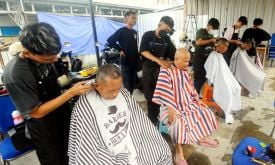 Cukur Rambut dan Makan Gratis - JPNN.com