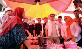 Ridwan Kamil Blusukan ke Pasar Kebayoran Lama - JPNN.com