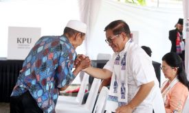 Pramono Anung dan Keluarga Mencoblos di TPS 046 Cipete - JPNN.com