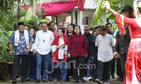 Megawati Soekarnoputri dan Keluarga Gunakan Hak Pilih di TPS 024 Kebagusan - JPNN.com