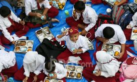 Keceriaan Siswa Makan Bergizi Gratis - JPNN.com