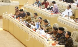 Raker dan RDP Komisi II DPR dengan Mendagri, KPU, Bawaslu dan DKPP - JPNN.com