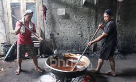 Pembuatan Dodol Betawi Menjelang Idulfitri - JPNN.com