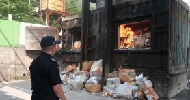 Bea Cukai Juanda melaksanakan pemusnahan barang ilegal yang berstatus barang yang dinyatakan tidak dikuasai (BTD) dan barang milik negara (BMN) pada Rabu (20/12). Foto: Dokumentasi Humas Bea Cukai - JPNN.com