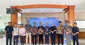 Bea Cukai Tanjung Perak dan Kanwil Bea Cukai Bali Nusa Tenggara memberikan asistensi fasilitas kepada para pelaku usaha. Foto: Bea Cukai - JPNN.com