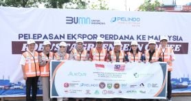 Bea Cukai Palembang mengawal pelepasan ekspor perdana 19,8 ton produk biji kopi robusta asal Pagar Alam dengan tujuan Malaysia yang dilaksanakan di Terminal Petikemas (TPK) Pelindo pada Selasa (17/9). Foto: Dokumentasi Humas Bea Cukai - JPNN.com