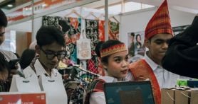 Bea Cukai mendukung pemberdayaan dan pertumbuhan pelaku usaha melalui penyelenggaraan UMKM Fair yang dilaksanakan pada 17-19 September 2024. Foto: Bea Cukai - JPNN.com