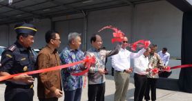 Chery Indonesia resmi mengekspor 120 unit mobil SUV jenis Omoda 5 setir kiri ke Vietnam melalui Cikarang Dry Port (CDP), Cikarang, Kabupaten Bekasi. Foto: Bea Cukai - JPNN.com