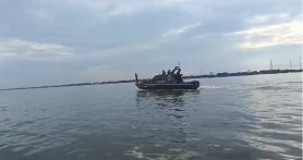 Bea Cukai Bengkalis turut membantu melakukan pencarian terhadap 2 remaja yang tenggelam di perairan Desa Sungai Sungai Selari dengan menerjunkan sejumlah personel dan kapal patroli. Foto: Dokumentasi Bea Cukai - JPNN.com