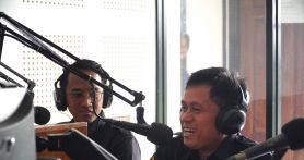 Bea Cukai bersama pemda melaksanakan sosialisasi pemberantasan rokok ilegal melalui siaran radio. Foto: Dokumentasi Humas Bea Cukai - JPNN.com