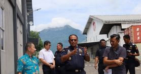 Bea Cukai di wilayah Karimun dan Pasuruan melaksanakan program Customs Visit Customer sebagai wujud komitmen meningkatkan kualitas layanan dan mendukung kelancaran proses bisnis pengguna jasa. Foto: Dokumentasi Humas Bea Cukai - JPNN.com