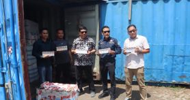 Kepala Kantor Bea Cukai Kendari Tonny Riduan P. Simorangkir menerima kunjungan Kepala Kejaksaan Negeri Kendari Ronal H. Bakara bersama jajaran Seksi Pidana Khusus dan Tim Intelijen Kejari Kendari pada Senin (17/1) . Foto: Dokumentasi Humas Bea Cukai - JPNN.com