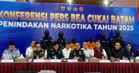 Bea Cukai Batam menggagalkan dua upaya penyelundupan narkotika jaringan internasional di Terminal Kedatangan Ferry International Batam Center. Foto: Bea Cukai - JPNN.com