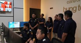 Kementerian Koordinator Bidang Politik dan Keamanan (Polkam) bersama jajaran Kementerian Keuangan (Kemenkeu) meninjau langsung pemberlakuan alat pemindai. Foto: Bea Cukai - JPNN.com